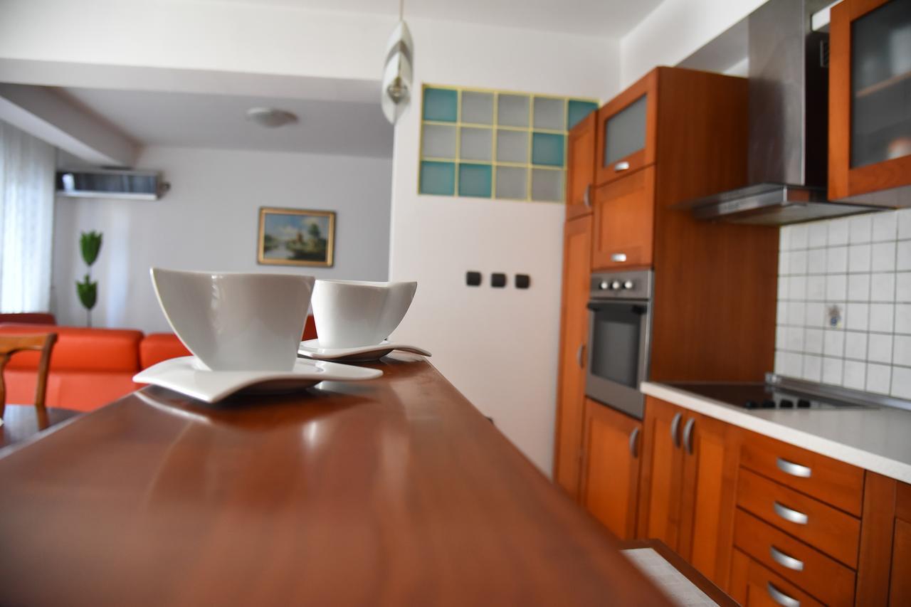 3 Bedroom Home With Parking Garage In The Heart Of Skopie Exterior foto