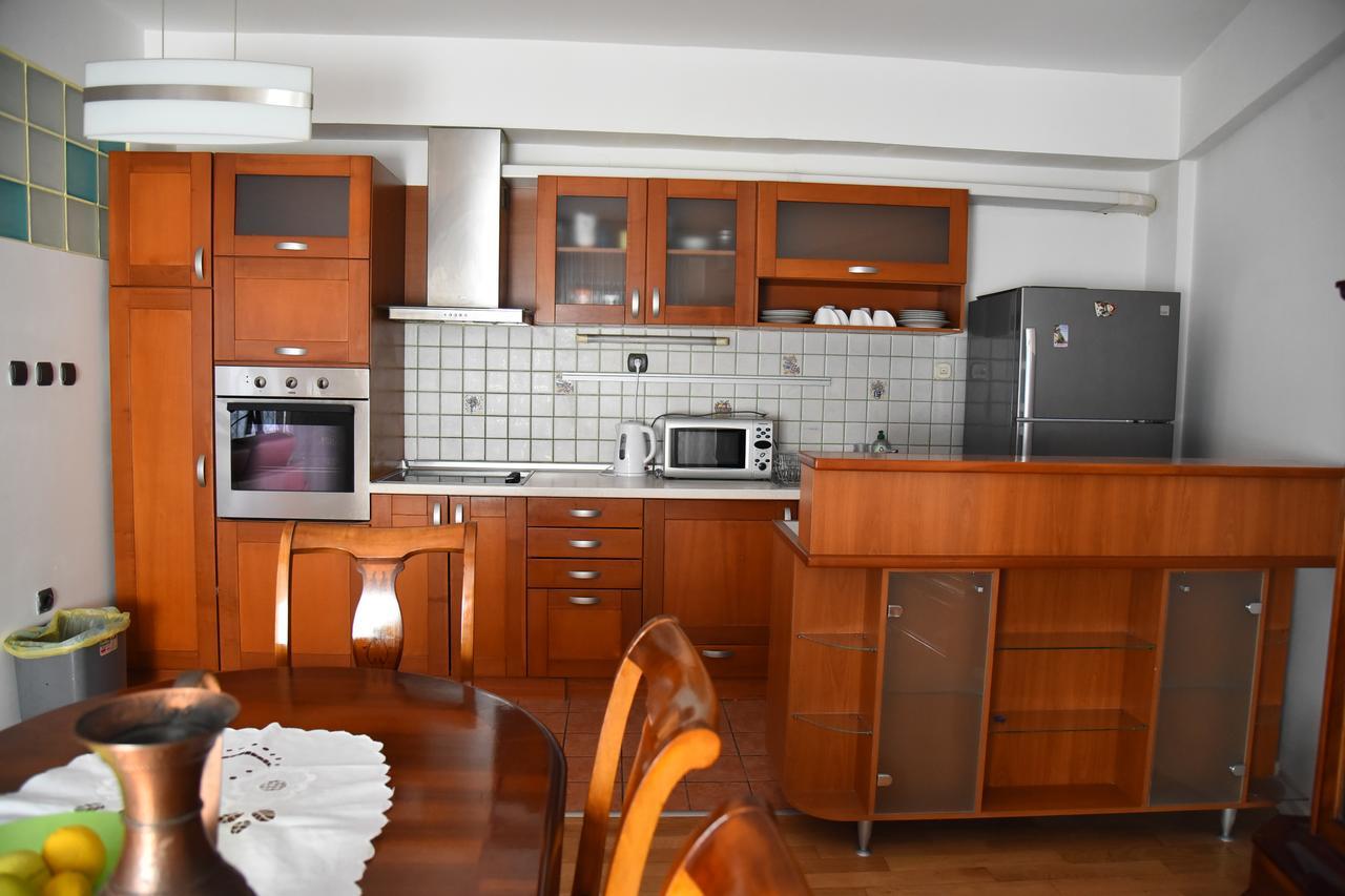 3 Bedroom Home With Parking Garage In The Heart Of Skopie Exterior foto