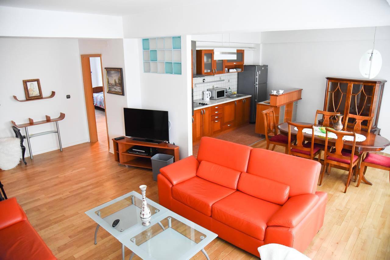 3 Bedroom Home With Parking Garage In The Heart Of Skopie Exterior foto