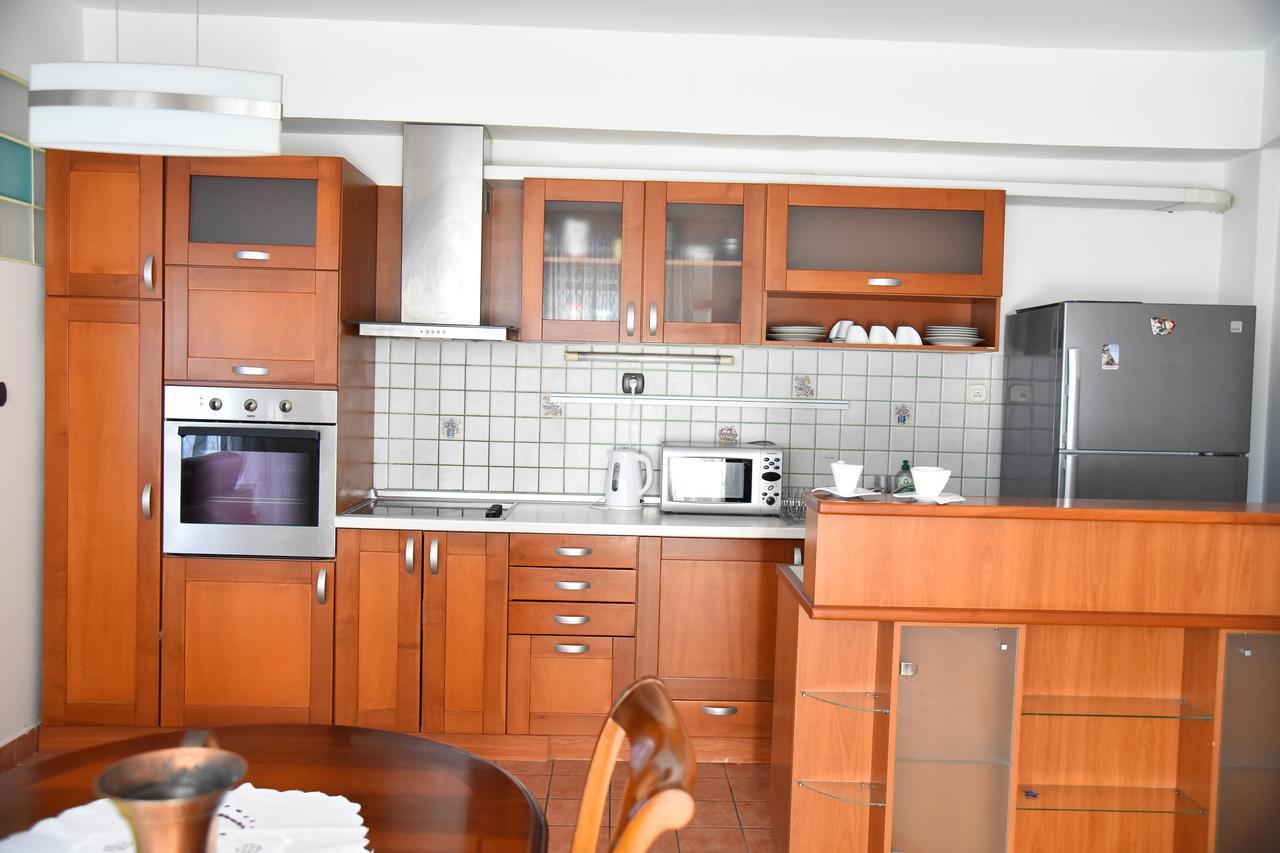 3 Bedroom Home With Parking Garage In The Heart Of Skopie Exterior foto
